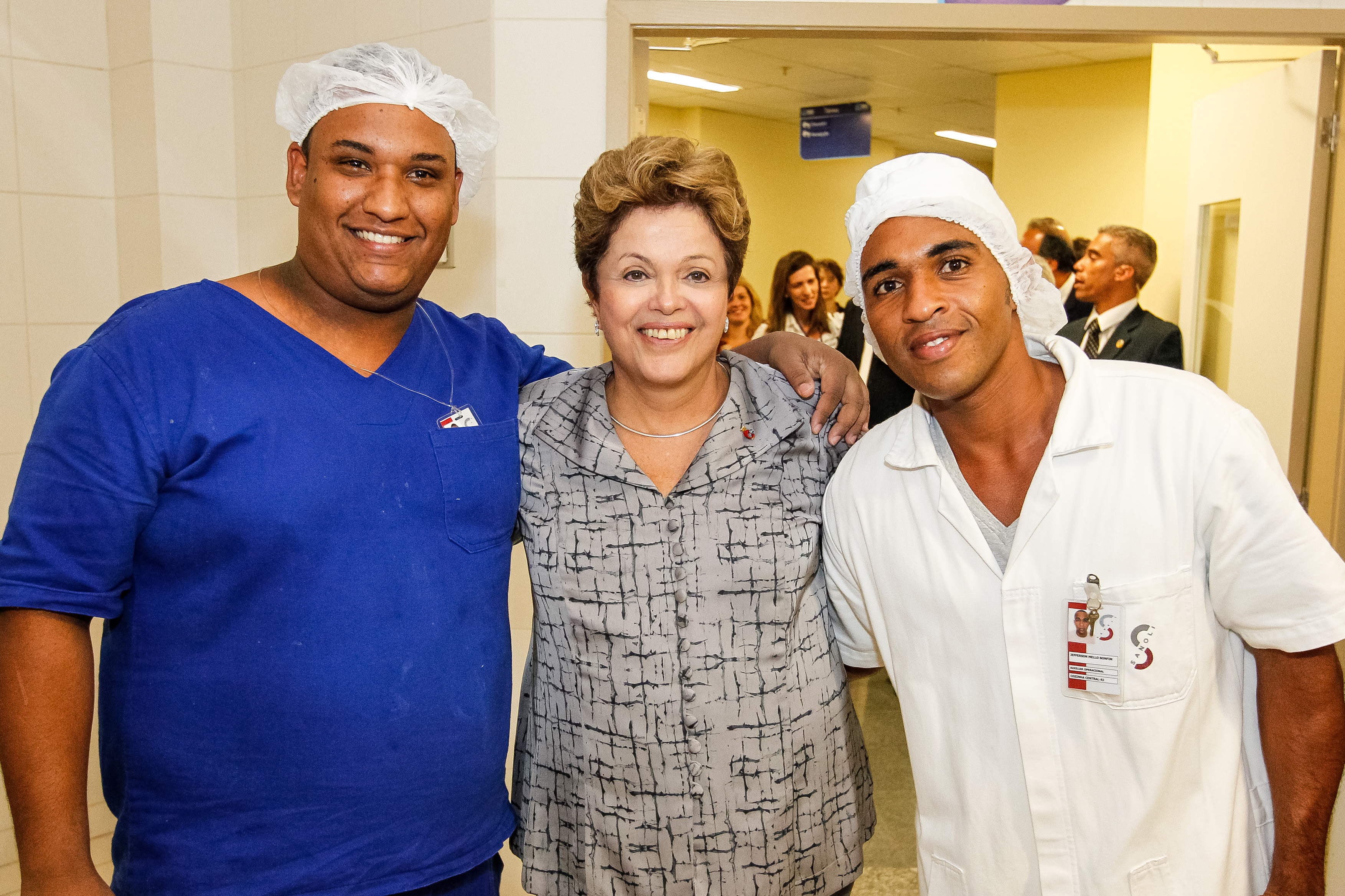 Presidenta Dilma Rousseff posa para foto com funcionários durante inauguração do Hospital Municipal Evandro Freire. Ilha do Governador - RJ, 01/03/2013