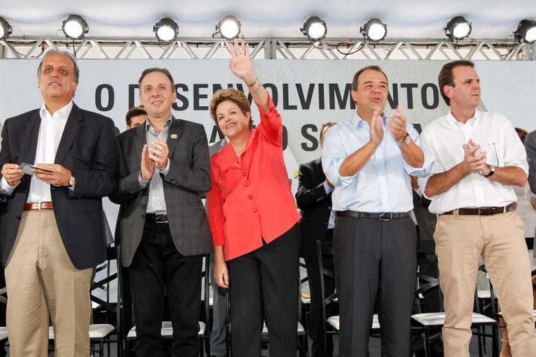 Presidenta Dilma Rousseff durante cerimônia de anúncio de investimentos em infraestrutura  urbana e equipamentos sociais nas comunidades da Rocinha e nos complexos do Lins e do Jacarezinho. Rio de Janeiro - RJ, 14/06/2013