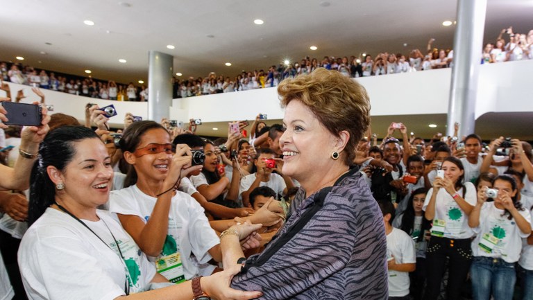  Presidenta Dilma Rousseff durante cerimônia com participantes da IV Conferência Nacional Infantojuvenil pelo Meio Ambiente - IV CNIJMA. Brasília - DF, 26/11/2013