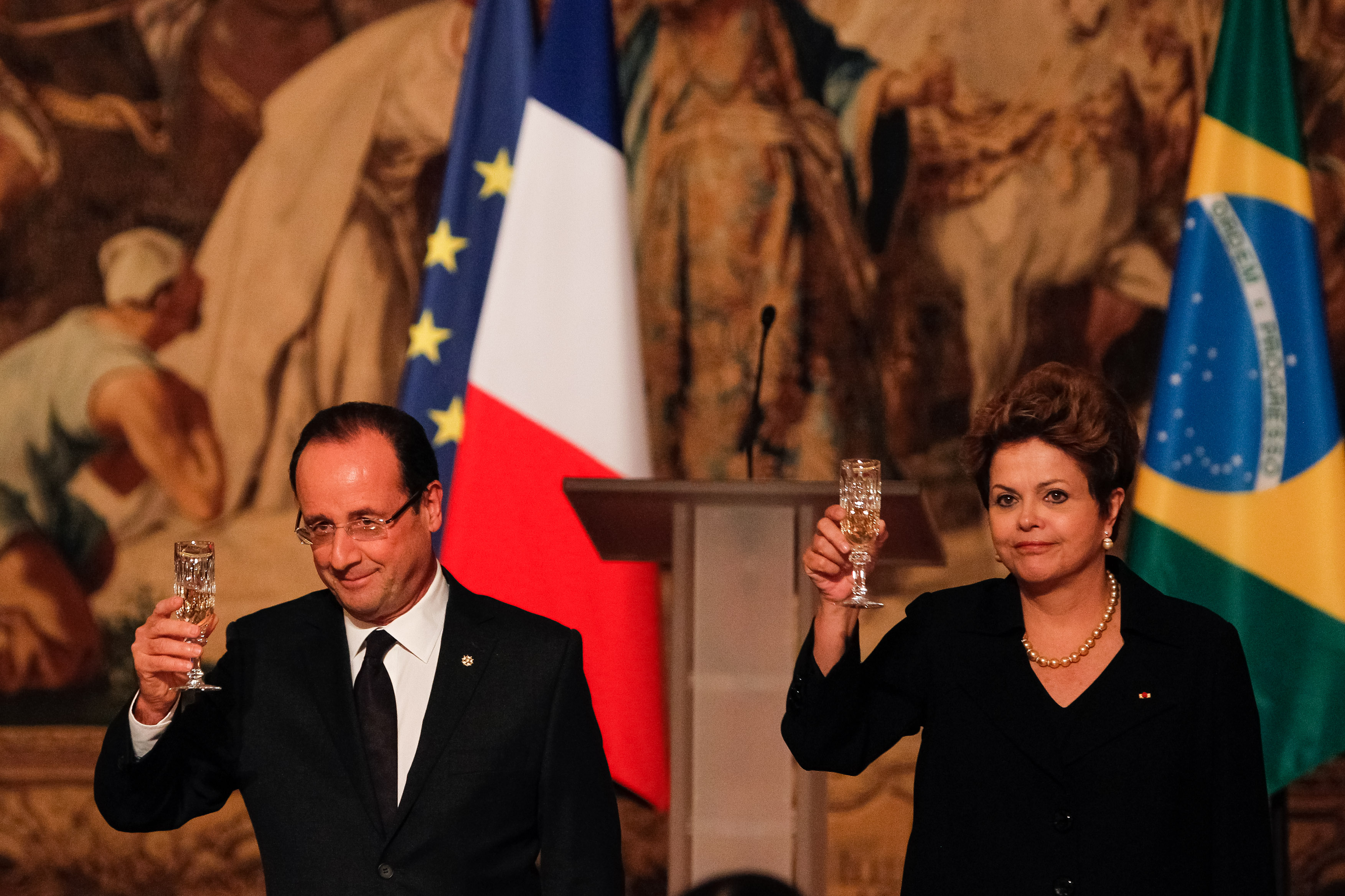 Presidenta Dilma Rousseff durante jantar de estado oferecido em sua homenagem pelo presidente da República Francesa Sr. François Hollande.  Paris - FR, 11/12/2012 
