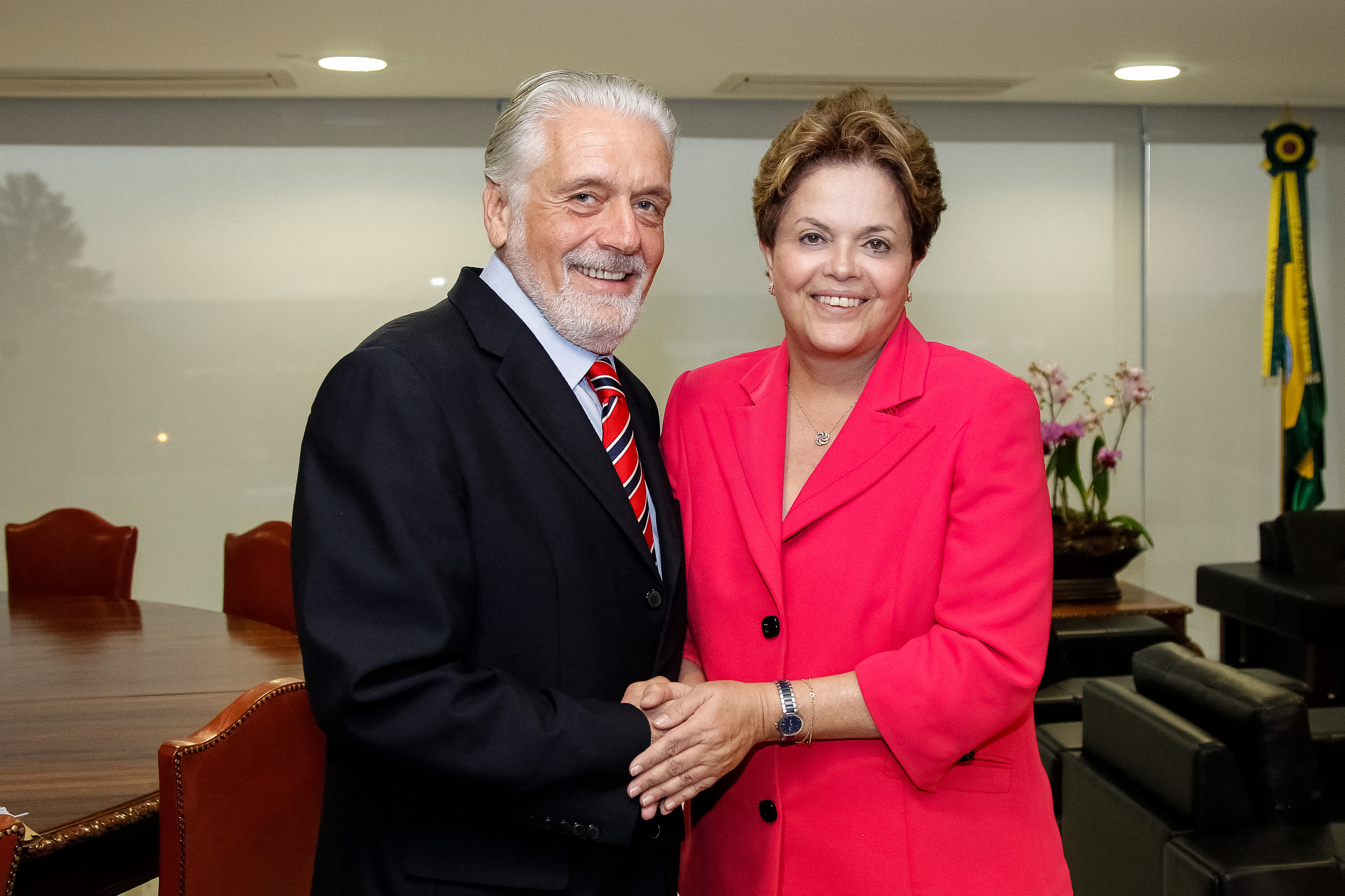 Presidenta Dilma Rousseff recebe Jaques Wagner Governador do estado da Bahia no Palácio do Planalto. Brasília - DF, 31/07/2012