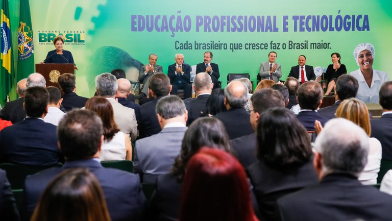 Presidenta Dilma Rousseff durante lançamento da segunda etapa do Pronatec e celebração dos novos campi de Institutos Federais de Educação Profissional, Ciência e Tecnologia. Brasília - DF, 18/06/2014