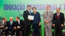 Presidenta Dilma Rousseff entrega placa de mérito aos representantes de parceiros do Pronatec em sua primeira etapa, recebe a placa em nome do SENAR o senhor Daniel Kluppel Carrara no lançamento da segunda etapa do Pronatec e celebração dos novos campi de Institutos Federais de Educação Profissional, Ciência e Tecnologia. Brasília-DF, 18/06/2014