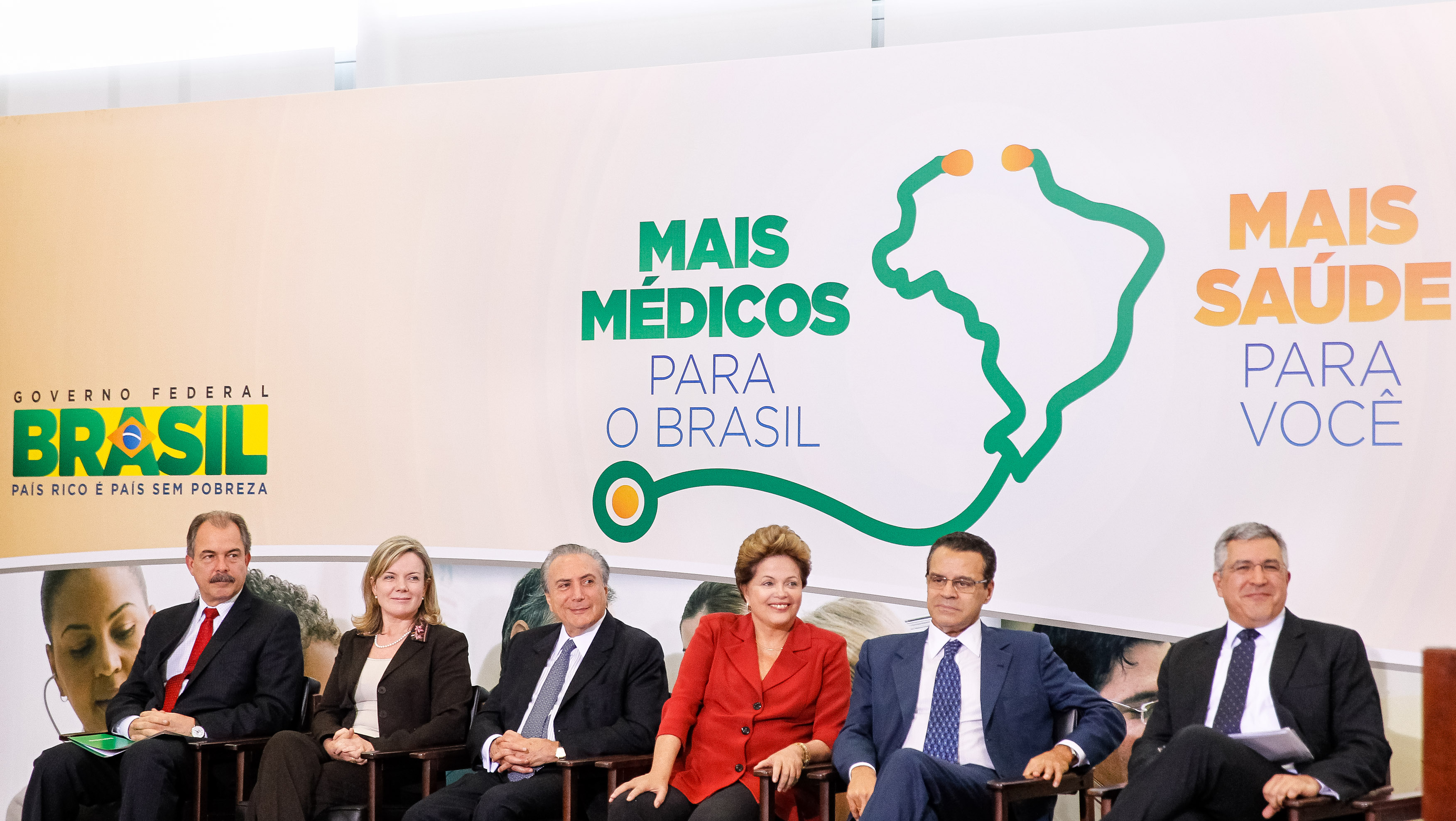 Presidenta Dilma Rousseff durante a cerimônia de Lançamento do Pacto Nacional pela Saúde - Mais Hospitais e Unidades de Saúde, Mais Médicos e Mais Formação. Brasília-DF, 08/07/2013
