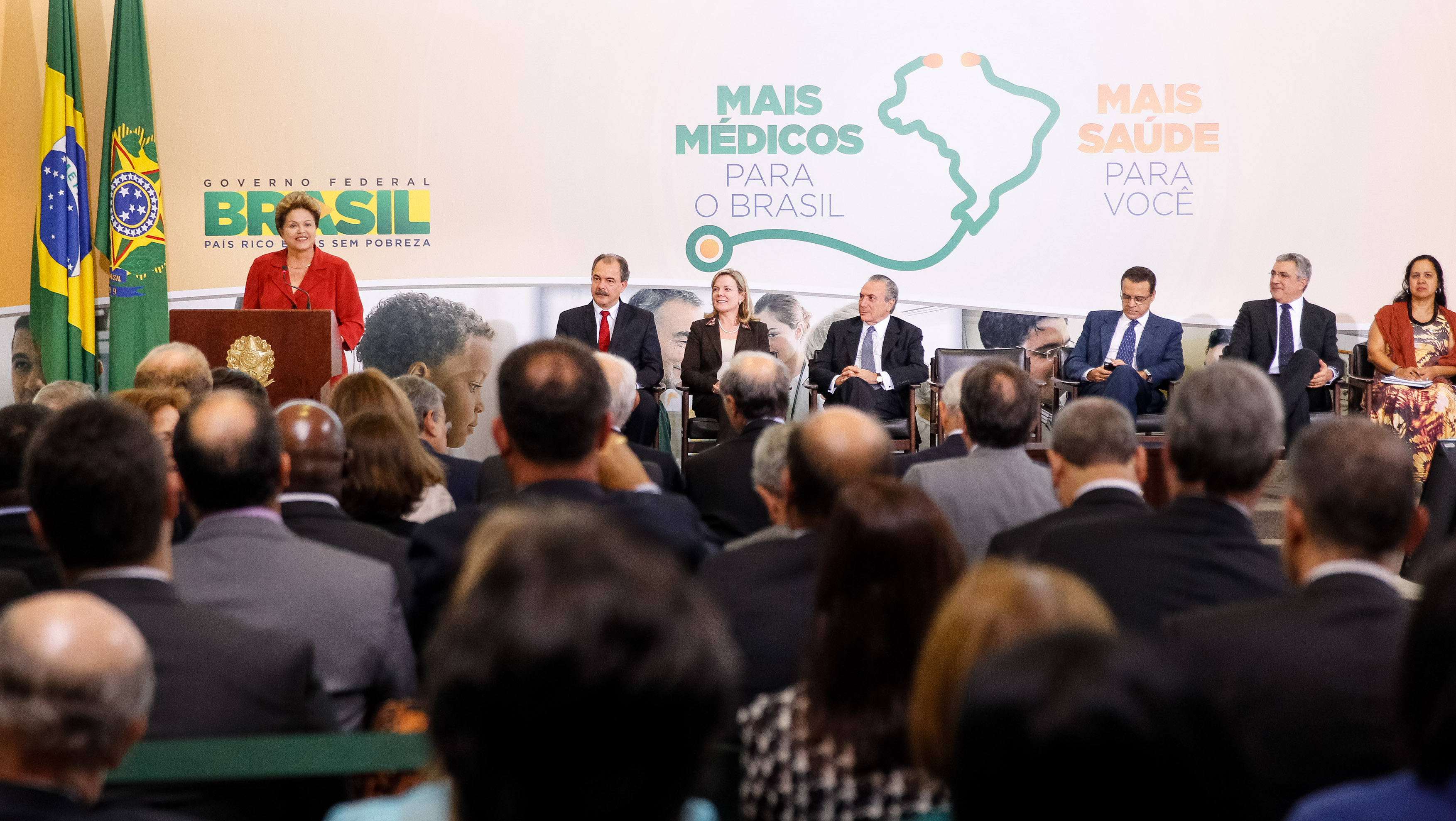 Presidenta Dilma Rousseff durante a cerimônia de Lançamento do Pacto Nacional pela Saúde - Mais Hospitais e Unidades de Saúde, Mais Médicos e Mais Formação. Brasília-DF, 08/07/2013