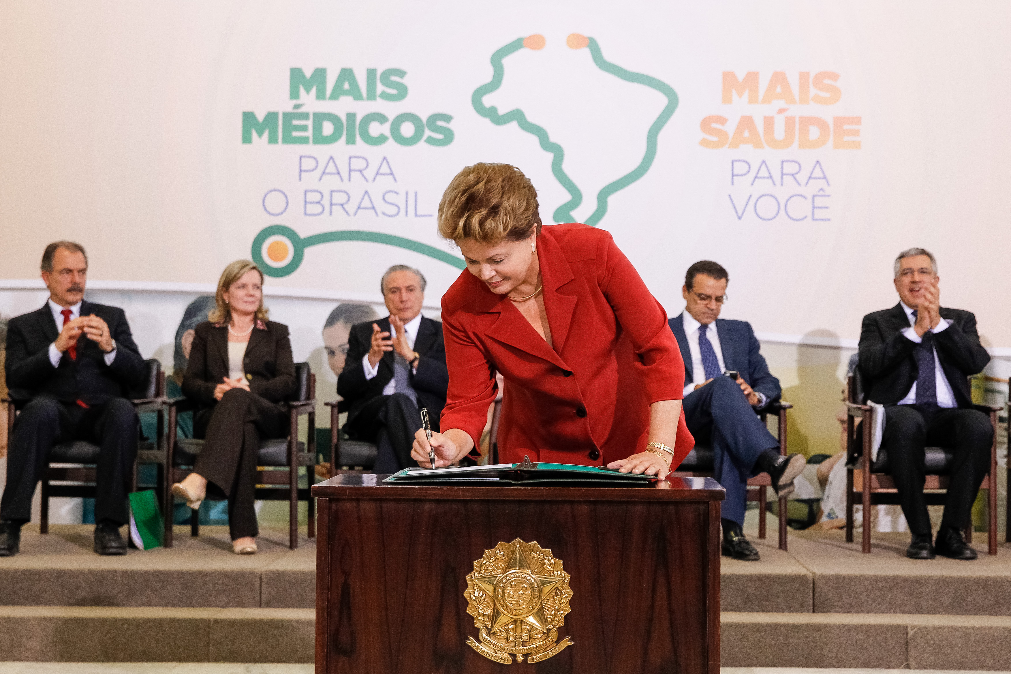 Presidenta Dilma Rousseff durante a cerimônia de Lançamento do Pacto Nacional pela Saúde - Mais Hospitais e Unidades de Saúde, Mais Médicos e Mais Formação. Brasília-DF, 08/07/2013