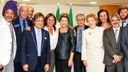 Presidenta Dilma Rousseff e a Ministra da Cultura, Marta Suplicy posam para foto com artistas. Brasília-DF, 03/07/2013