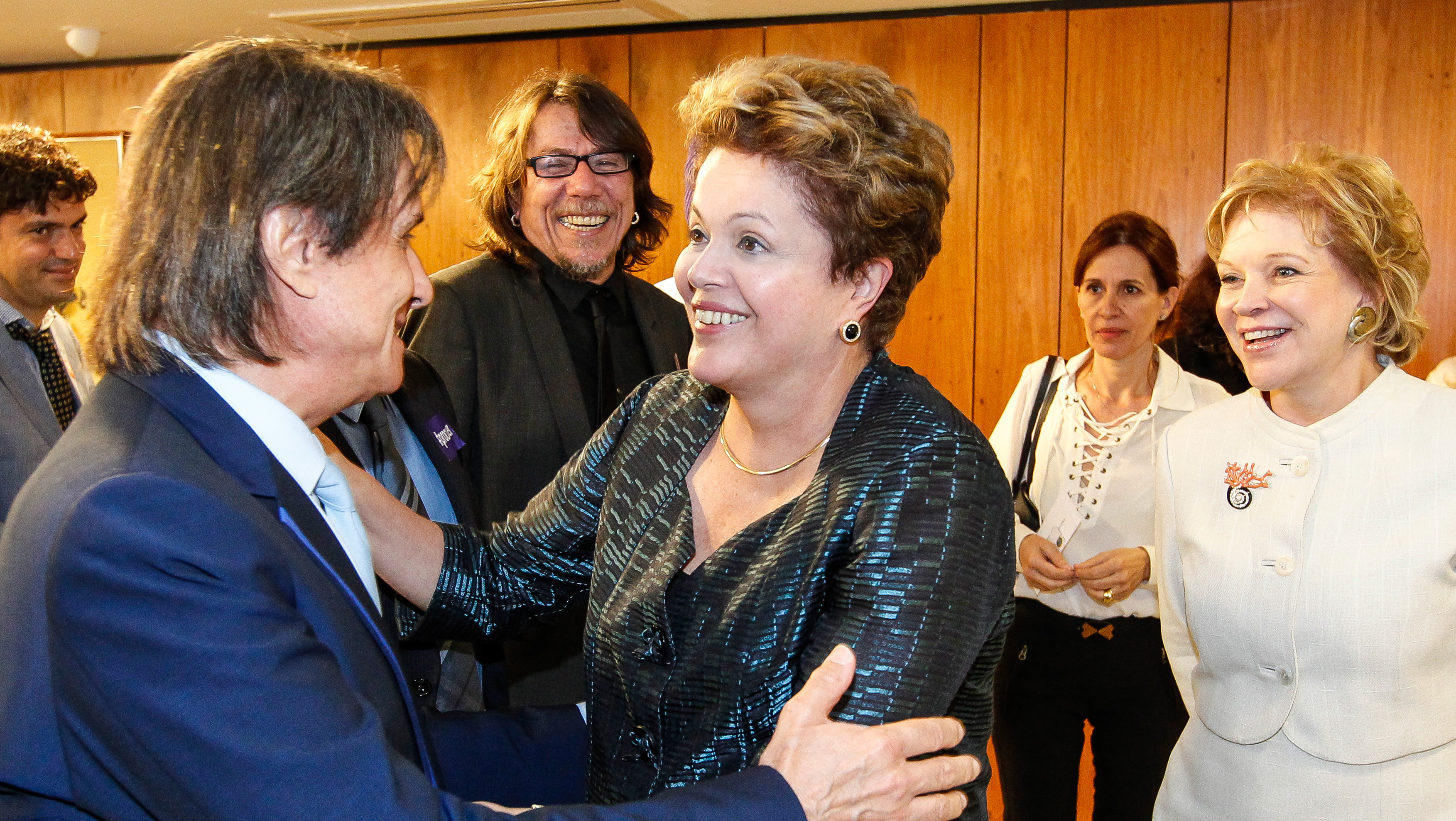 Presidenta Dilma Rousseff recebe a Ministra da Cultura, Marta Suplicy, Roberto Carlos, Lenine e Artistas. Brasília-DF, 03/07/2013