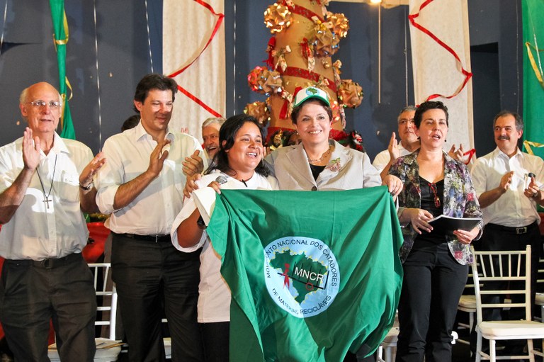  Presidenta Dilma Rousseff durante a cerimônia de celebração de Natal dos catadores de materiais recicláveis e da população em situação de rua. São Paulo - SP, 22/12/2011