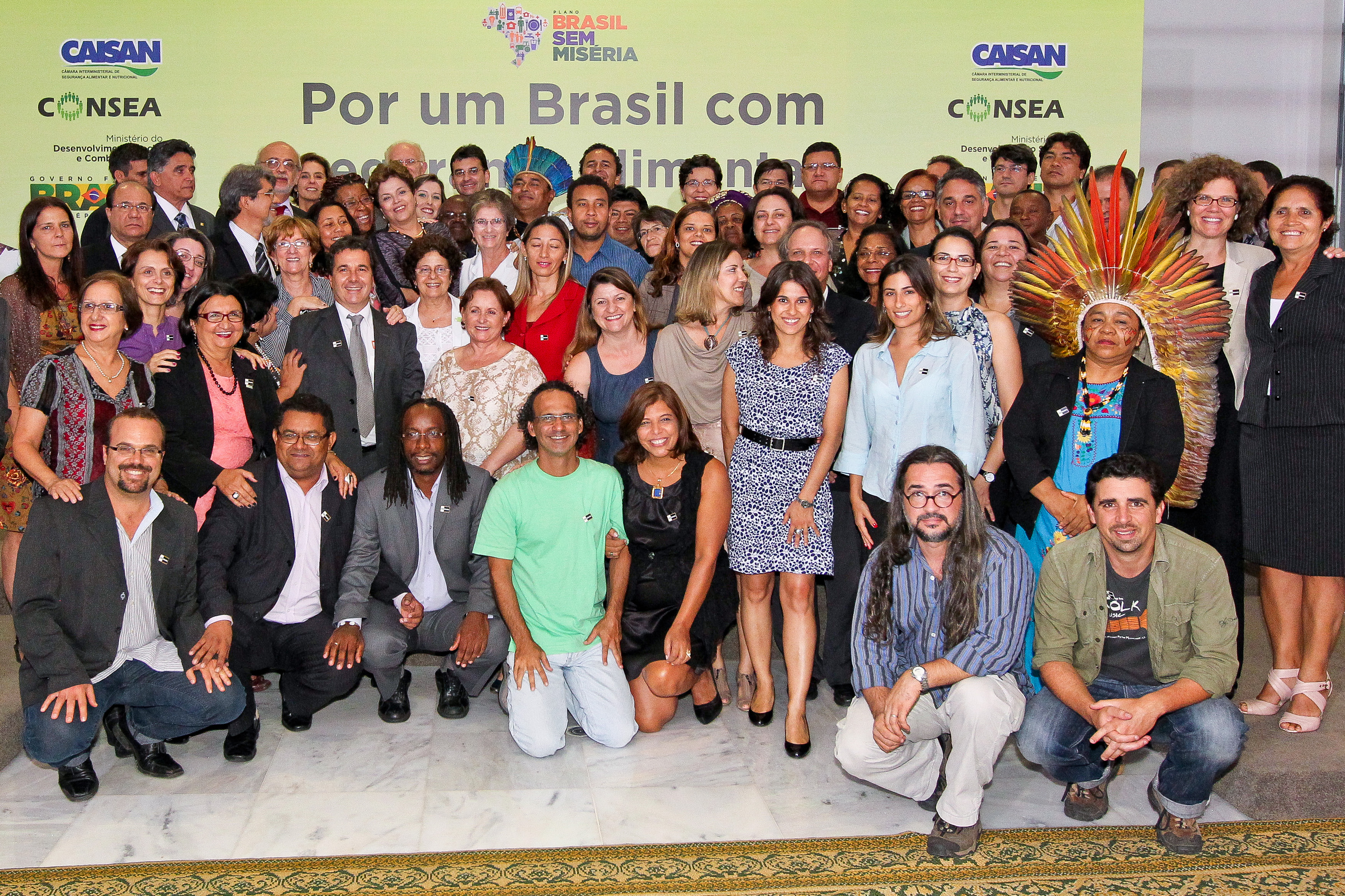 Presidenta Dilma Rousseff posa para foto com conselheiros durante cerimônia de posse da nova Presidenta do Conselho Nacional de Segurança Alimentar e Nutricional (Consea), no Palácio do Planalto. Brasília - DF, 17/04/2012