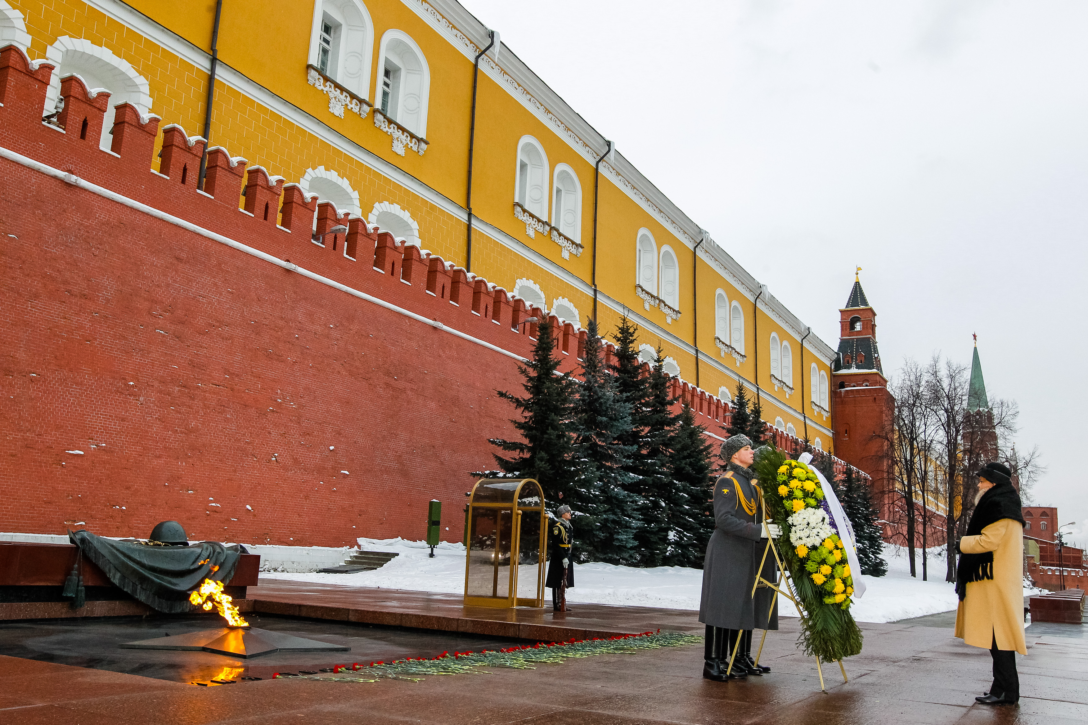Presidenta Dilma Rousseff durante oferenda floral no túmulo do soldado desconhecido. Moscou - Rússia, 14/12/2012