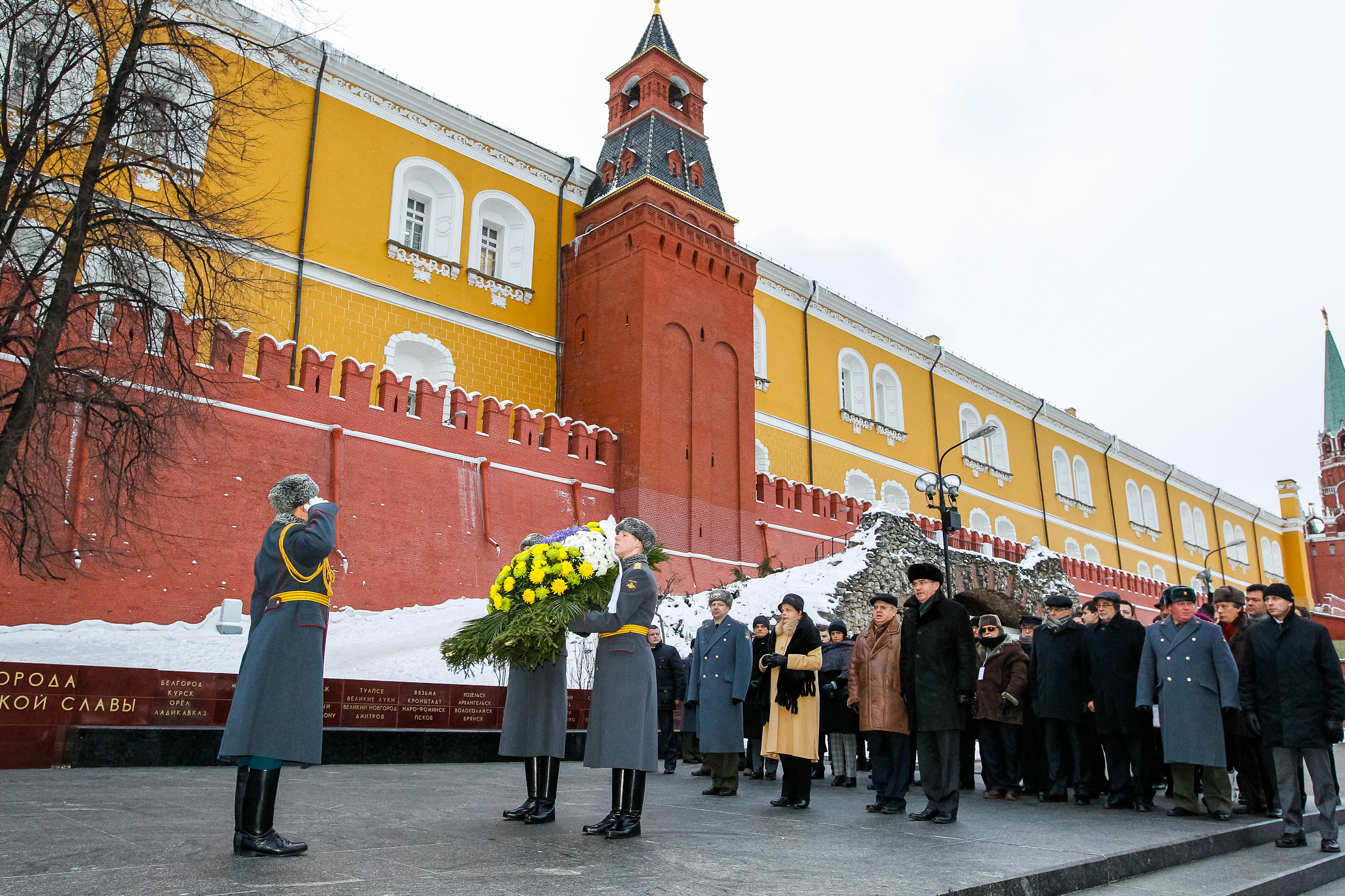 Presidenta Dilma Rousseff durante oferenda floral no túmulo do soldado desconhecido. Moscou - Rússia, 14/12/2012