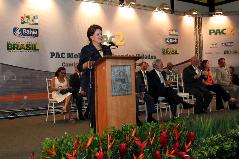 Presidenta Dilma Rousseff, discursa durante cerimônia de anuncio de investimentos do PAC Mobilidade Grandes Cidades. Salvador-BA,18/11/2011