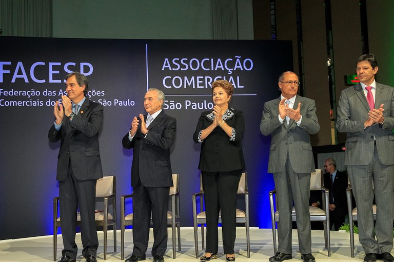 Presidenta Dilma Rousseff durante a posse do presidente Rogério Amato e das diretorias da Federação das Associações Comercias do Estado de São Paulo (FACESP) e da Associação Comercial de São Paulo (ACSP).  São Paulo - SP  06/05/2013