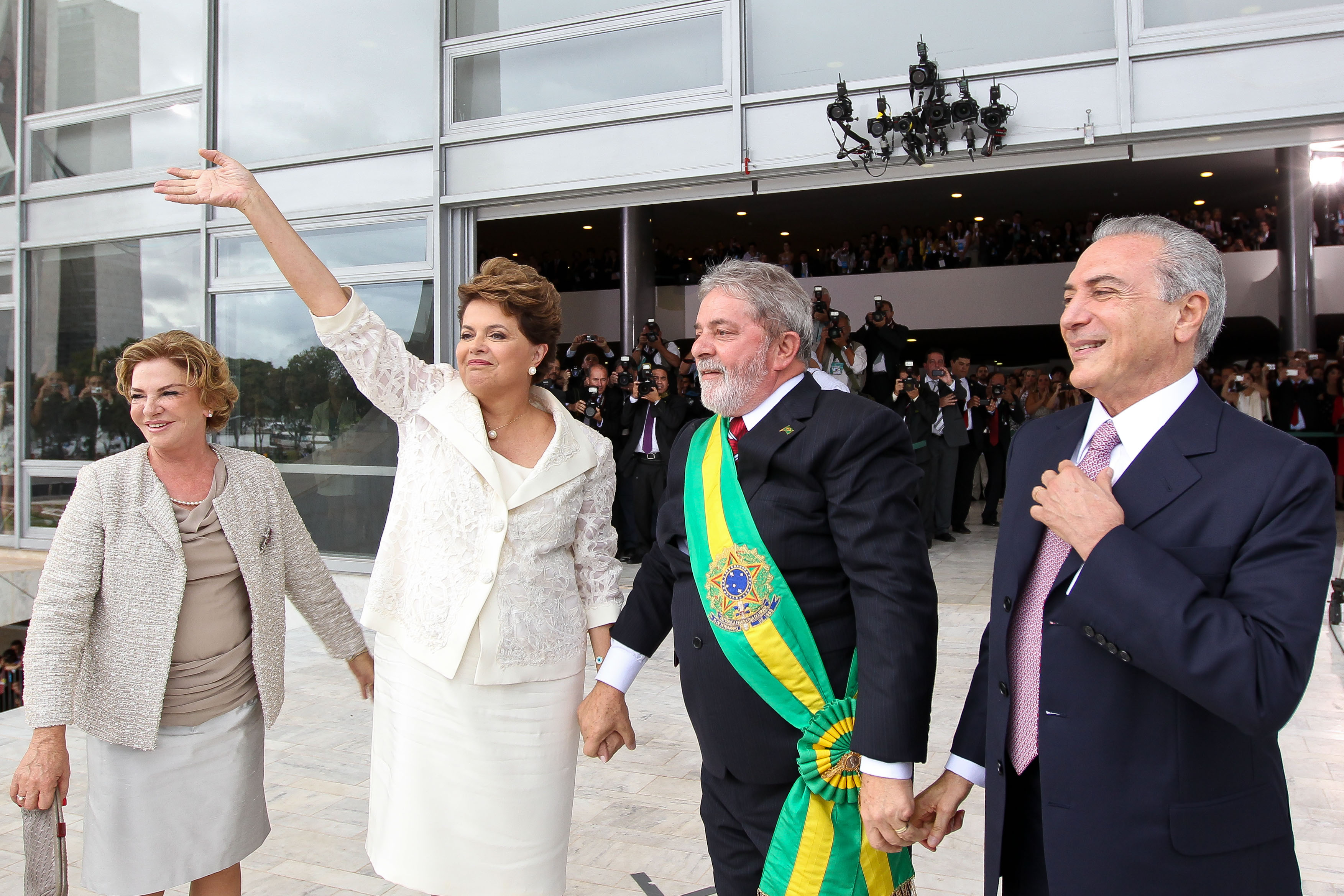 Presidenta Dilma Rousseff é recebida pelo presidente Lula na rampa presidencial, na chegada ao Palácio do Planalto. Brasília-DF, 01/01/2011
