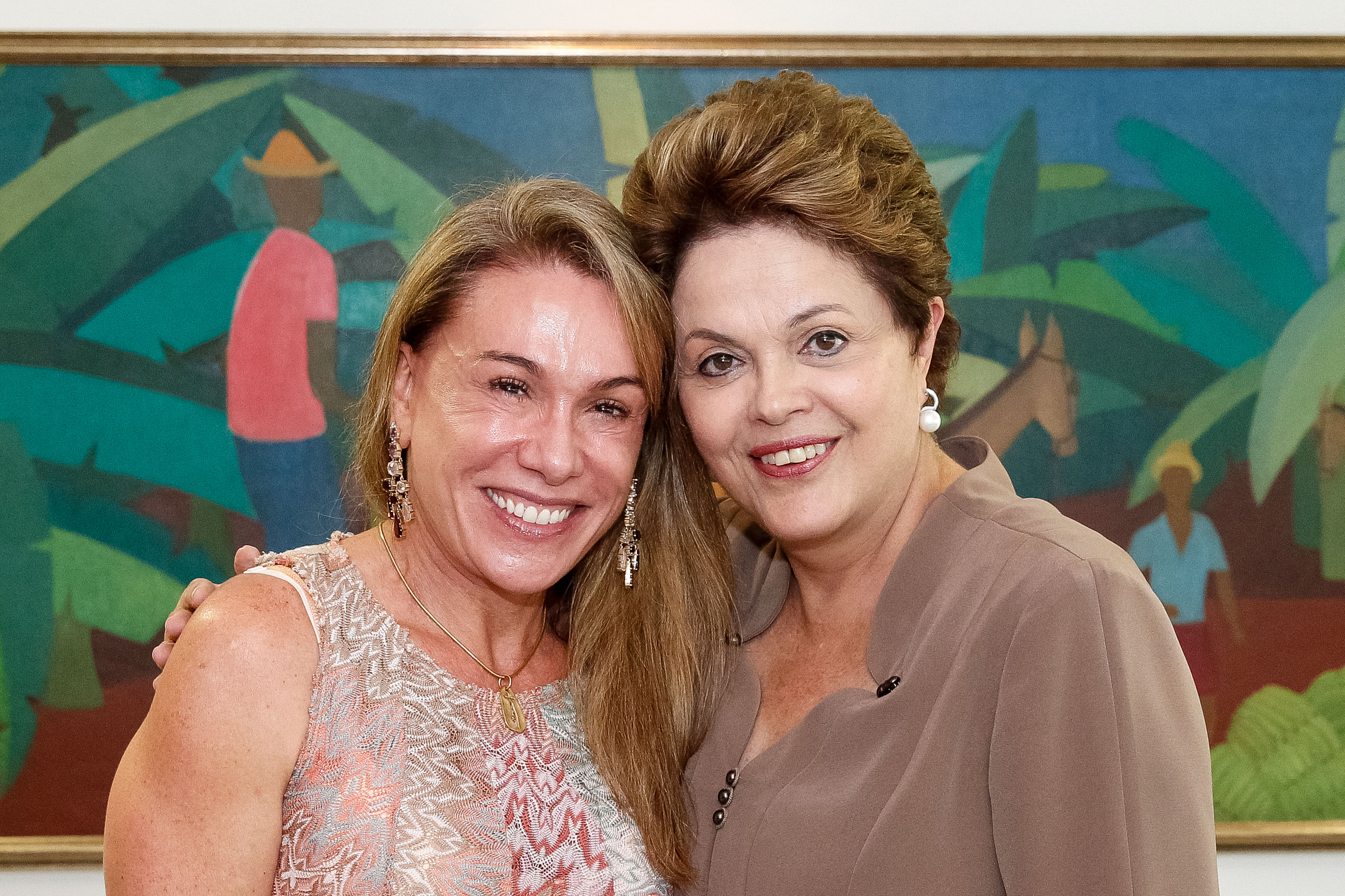 Presidenta Dilma Rousseff posa para foto com a Prefeita eleita de Boa Vista - RR, Teresa Surita Jucá no Palácio do Planalto. Brasília - DF, 05/12/2012