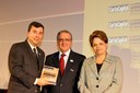 Presidenta  Dilma Rousseff entrega o Prêmio ao senhor Fábio Coelho durante cerimônia de entrega do Prêmio “As Empresas Mais Admiradas do Brasil”, oferecido pela revista Carta Capital. São Paulo - SP, 31/10/2011