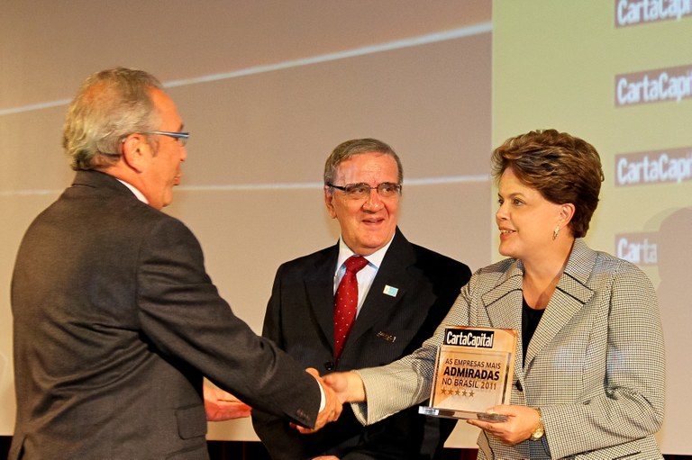  Presidenta  Dilma Rousseff entrega o Prêmio ao senhor Milton Seligman durante cerimônia de entrega do Prêmio “As Empresas Mais Admiradas do Brasil”, oferecido pela revista Carta Capital. São Paulo - SP, 31/10/2011