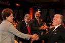 Presidenta  Dilma Rousseff cumprimenta o senhor Mino Carta durante a cerimônia de entrega do Prêmio “As Empresas Mais Admiradas do Brasil”, oferecido pela revista Carta Capital. São Paulo  - SP, 31/10/2011