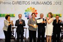 Presidenta Dilma Rousseff entrega o prêmio na categoria Diversidade Religiosa ao pastor Djalma Rosa Torres durante cerimônia de entrega do Prêmio Direitos Humanos 2012 – 18ª edição. Brasília - DF, 17/12/2012