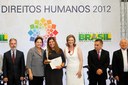 Presidenta Dilma Rousseff entrega o prêmio na categoria Educação em Direitos Humanos para o Núcleo de Direitos Humanos de Marília - SP representado pela professora Tânia Sueley Antonelli Brabo durante cerimônia de entrega do Prêmio Direitos Humanos 2012 – 18ª edição. Brasília - DF, 17/12/2012