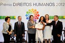 Presidenta Dilma Rousseff entrega o prêmio na categoria Enfrentamento a Violência para ao senhora Valdênia Aparecida Paulino Lanfranchi durante cerimônia de entrega do Prêmio Direitos Humanos 2012 – 18ª edição. Brasília - DF, 17/12/2012