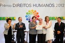 Presidenta Dilma Rousseff entrega o prêmio na categoria Enfrentamento a Tortura a senhora Maria Margarida Pressburger durante cerimônia de entrega do Prêmio Direitos Humanos 2012 – 18ª edição. Brasília - DF, 17/12/2012