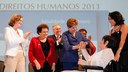 Presidenta Dilma Rousseff cumprimenta a senhora Maria da Penha Maia Fernandes vencedora na categoria Igualdade de Gênero durante cerimônia de entrega do Prêmio Direitos Humanos 2013. Brasília - DF, 12/12/2013