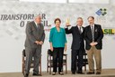 Presidenta Dilma Rousseff entrega prêmio a Clovis Benoni Meurer durante cerimônia de entrega do Prêmio Finep de Inovação 2012 no Palácio do Planalto. Brasília - DF, 19/12/2012