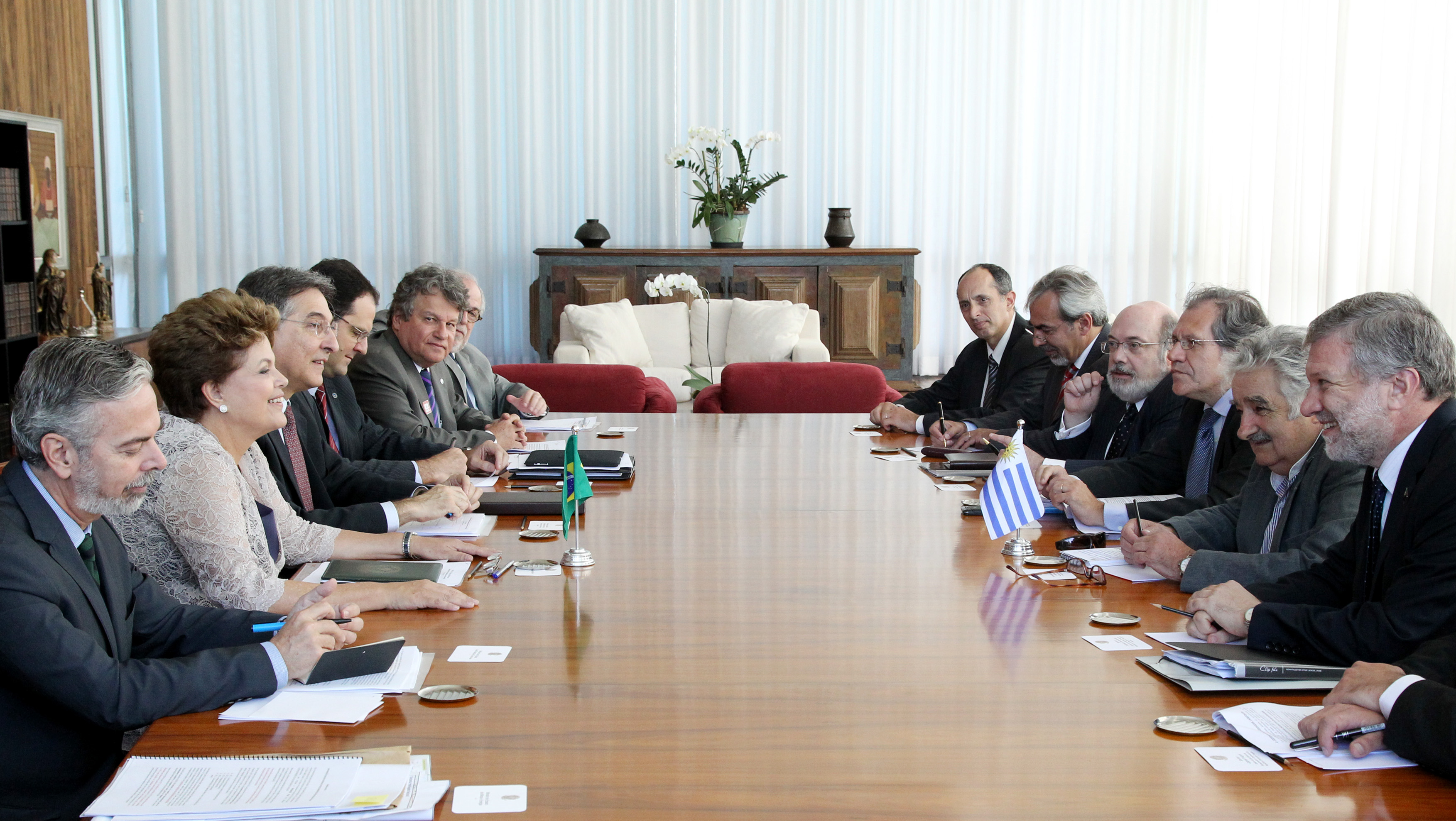 Presidenta Dilma Rousseff e o Presidente da República Oriental do Uruguai, Srº. José Mujica, durante reunião  de Trabalho no Palácio da Alvorada. Brasília - DF, 19/04/2012