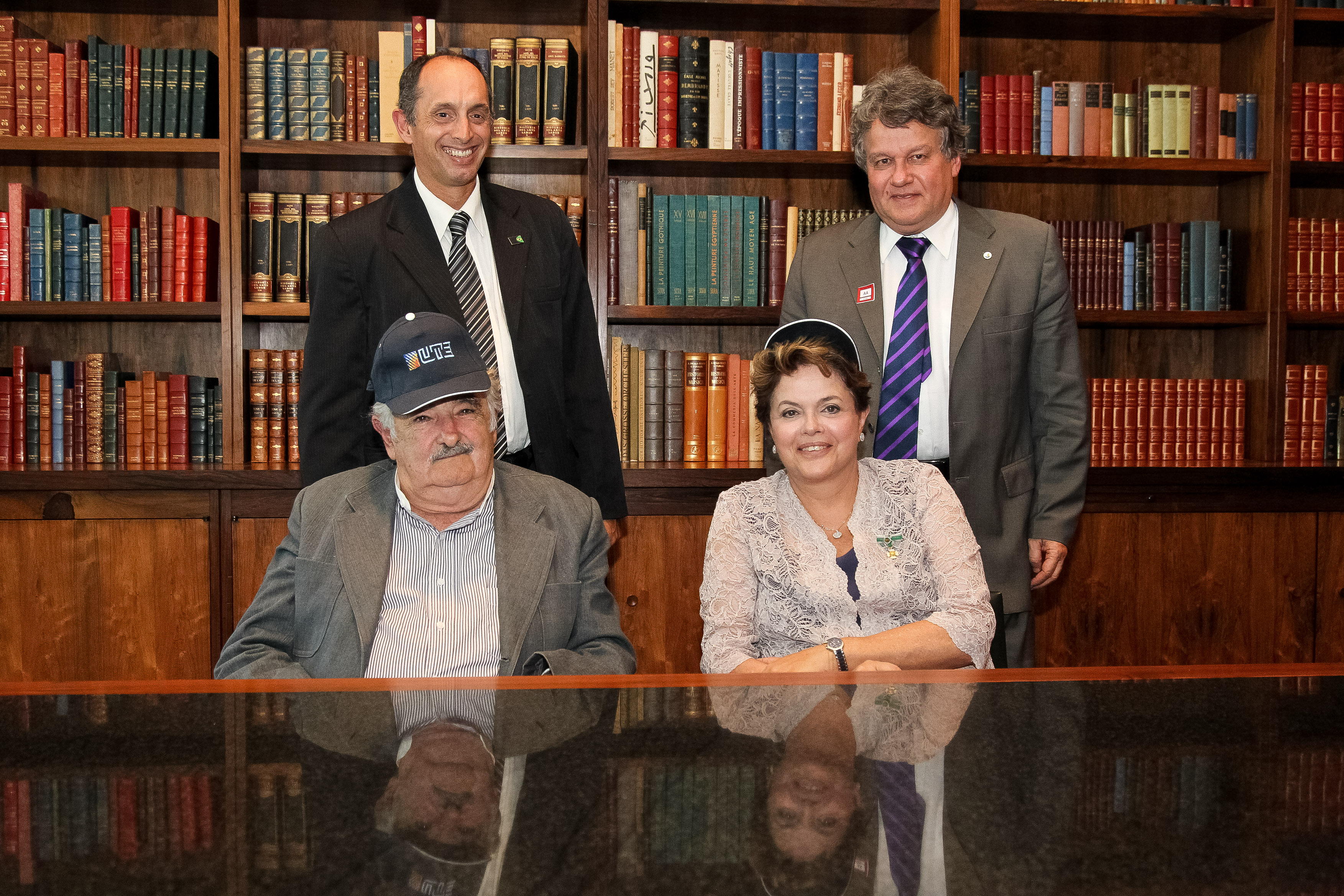Presidenta Dilma Rousseff e o Presidente da República Oriental do Uruguai, Srº. José Mujica, durante assinatura de projeto de cooperação para construção de parque eólico no Uruguai. Brasília - DF, 19/04/2012