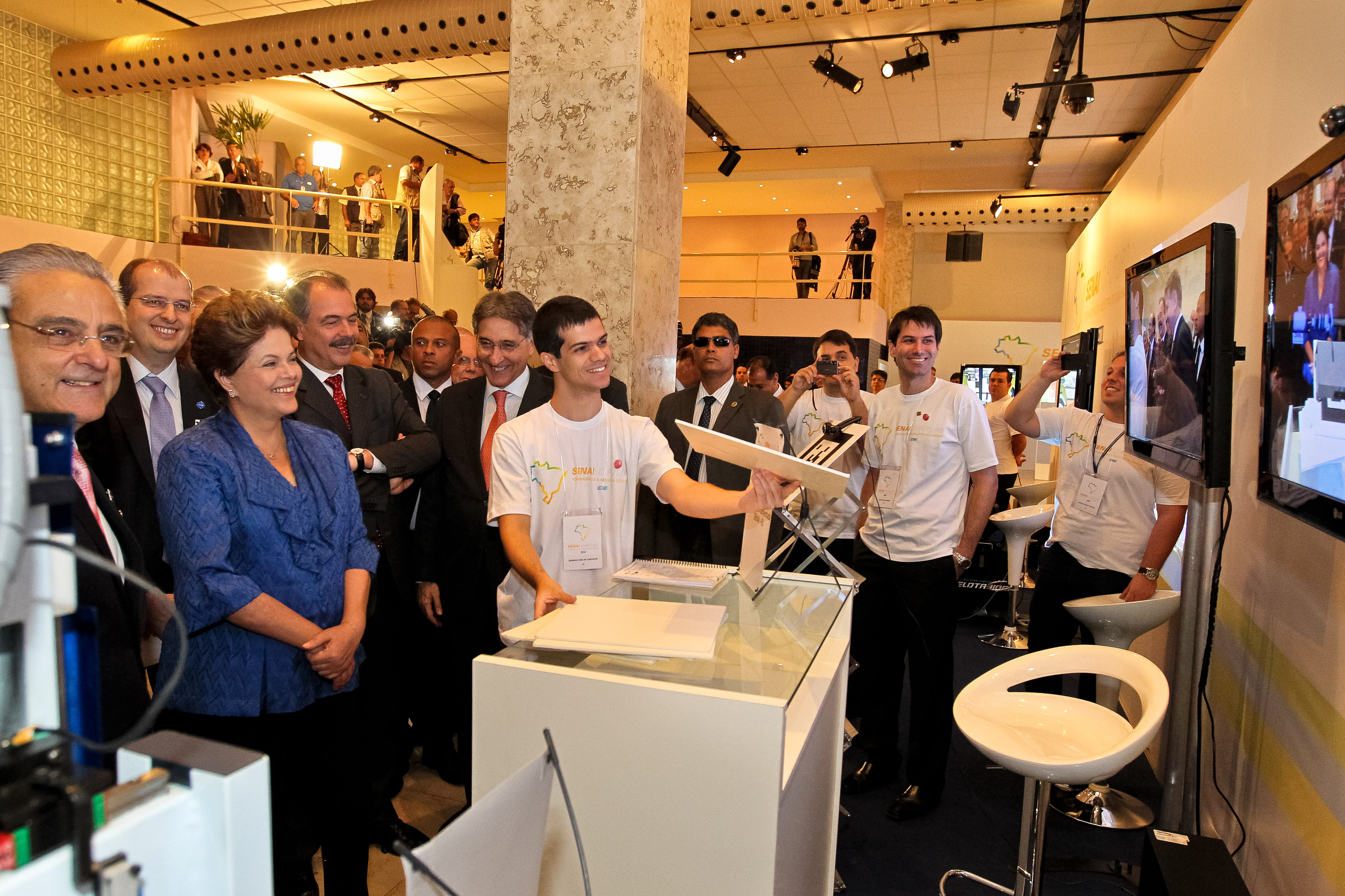 Presidenta Dilma Rousseff durante a cerimônia alusiva à exposição sobre o Programa de Apoio à Competitividade da Indústria. Brasília - DF, 13/04/2012