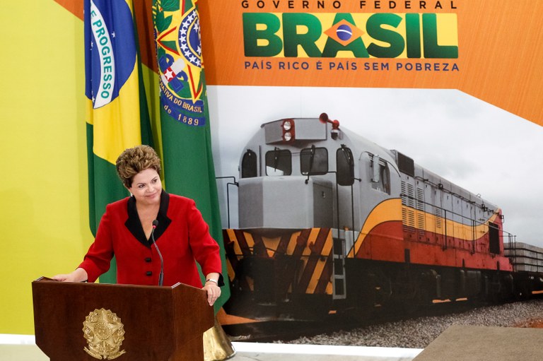 Presidenta Dilma Rousseff durante cerimônia de anúncio do Programa de Concessões de Rodovias e Ferrovias no Palácio do Planalto. Brasília - DF, 15/08/2012