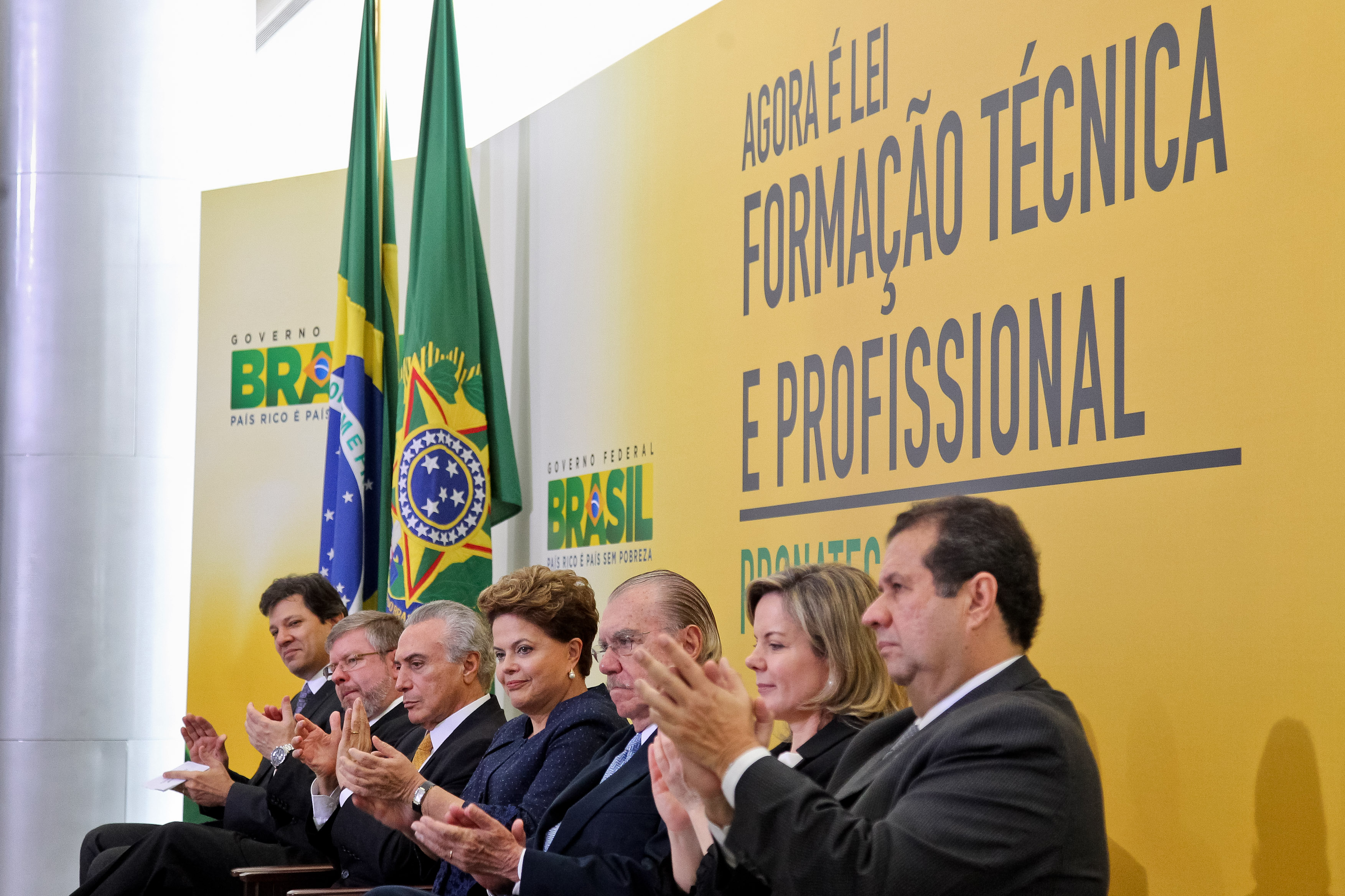 Presidenta Dilma Rousseff durante cerimônia de sanção da lei que cria o Programa Nacional de Acesso ao Ensino Técnico e ao Emprego (Pronatec). Brasília - DF, 26/10/2011