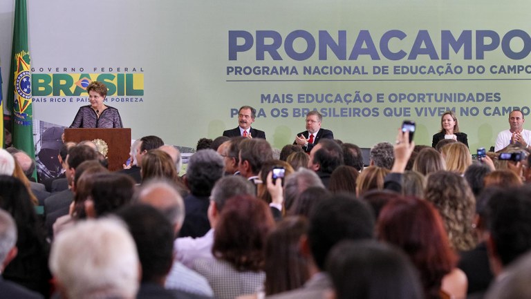 Presidenta Dilma Rousseff durante cerimônia de lançamento do Programa Nacional de Educação no Campo - PRONACAMPO. Brasília - DF, 20/03/2012