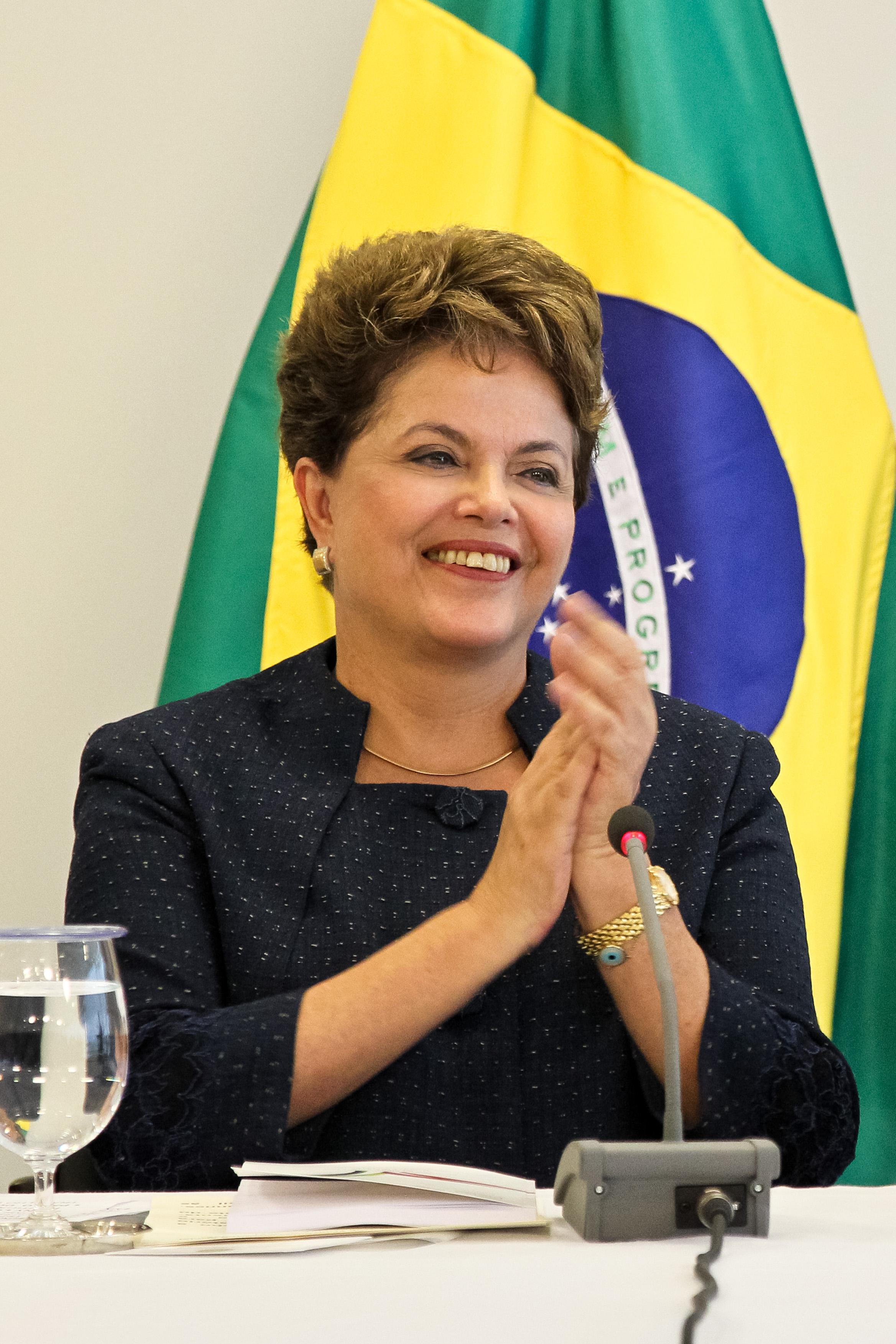Presidenta Dilma Rousseff durante entrega oficial do Relatório de Proteção Social para uma Globalização Equitativa e Inclusiva, no Palácio do Planalto. Brasília - DF, 15/12/2011