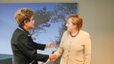 Presidenta Dilma Rousseff cumprimenta a Chanceler da Alemanha, Angela Merkel durante retiro dos Chefes de Estado e de Governo da II Cúpula UE-CELAC. Bruxelas-Bélgica, 11/06/2015