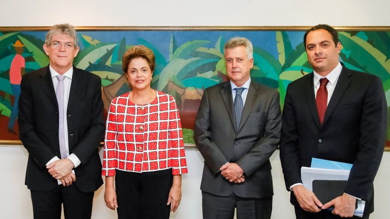Presidenta Dilma Rousseff durante reunião com Ricardo Coutinho, governador do estado da Paraíba; Rodrigo Rollemberg, governador do Distrito Federal; e Paulo Câmara, governador do estado de Pernambuco no Palácio do Planalto. Brasília-DF, 10/09/2015 Presidenta Dilma Rousseff durante reunião com Ricardo Coutinho, governador do estado da Paraíba; Rodrigo Rollemberg, governador do Distrito Federal; e Paulo Câmara, governador do estado de Pernambuco no Palácio do Planalto. Brasília-DF, 10/09/2015