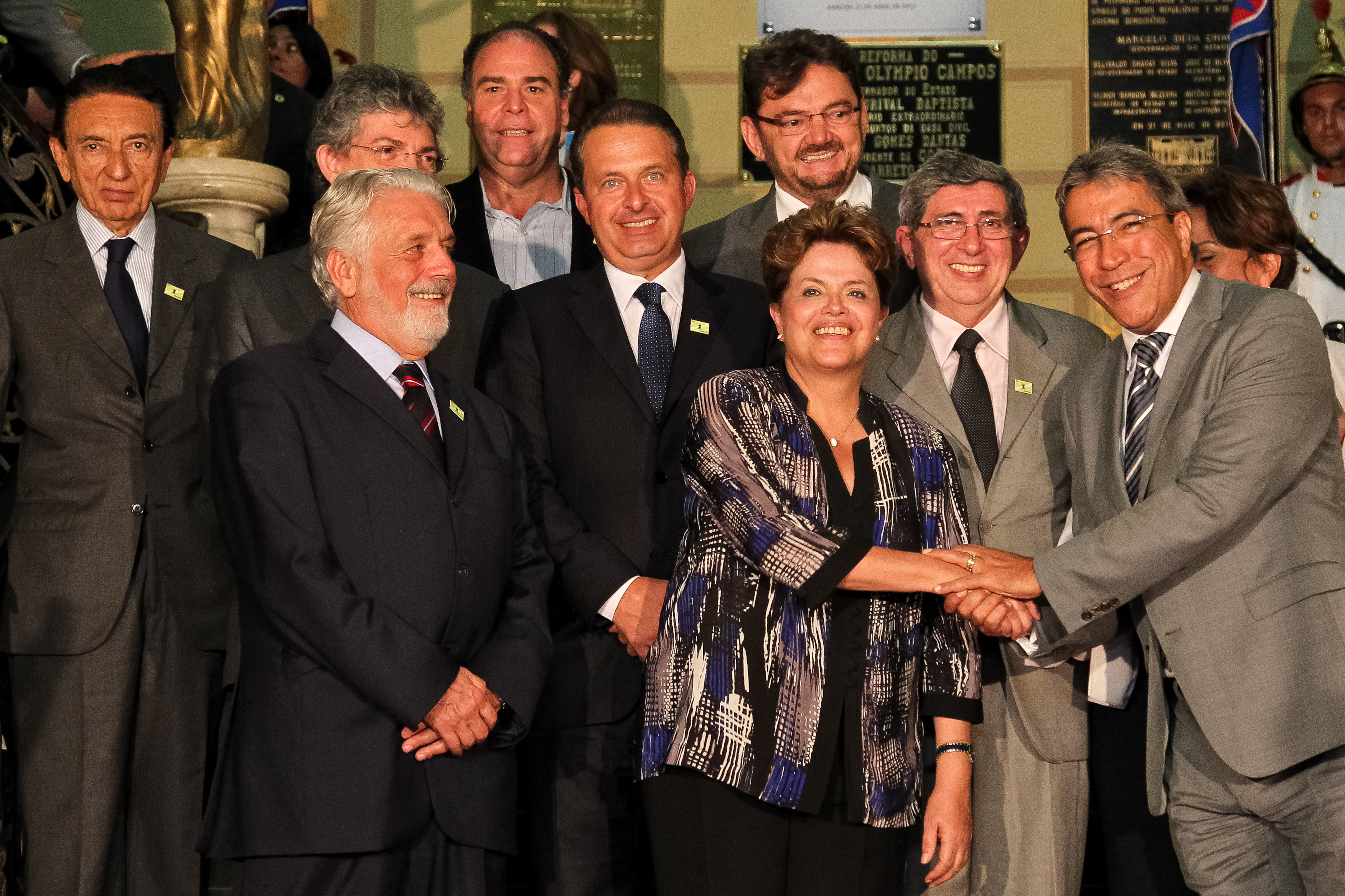 Presidenta Dilma Rousseff posa para foto após reunião com governadores sobre regiões afetadas pela seca. Aracaju - SE, 23/04/2012