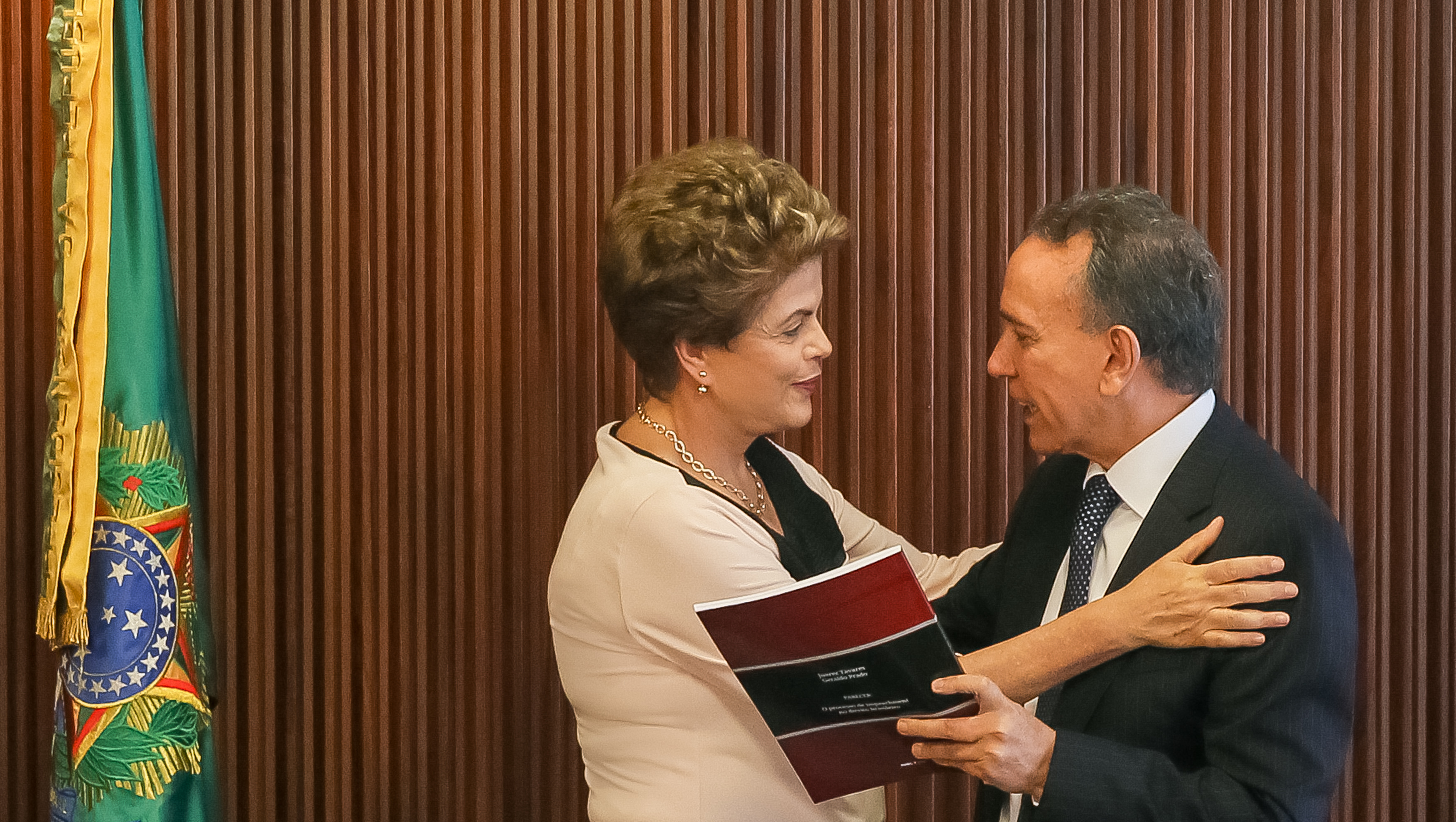 Presidenta Dilma Rousseff recebe parecer dos juristas Juarez Tavares e Geraldo Prado e durante reunião com juristas no Palácio do Planalto. Brasília-DF, 07/12/2015