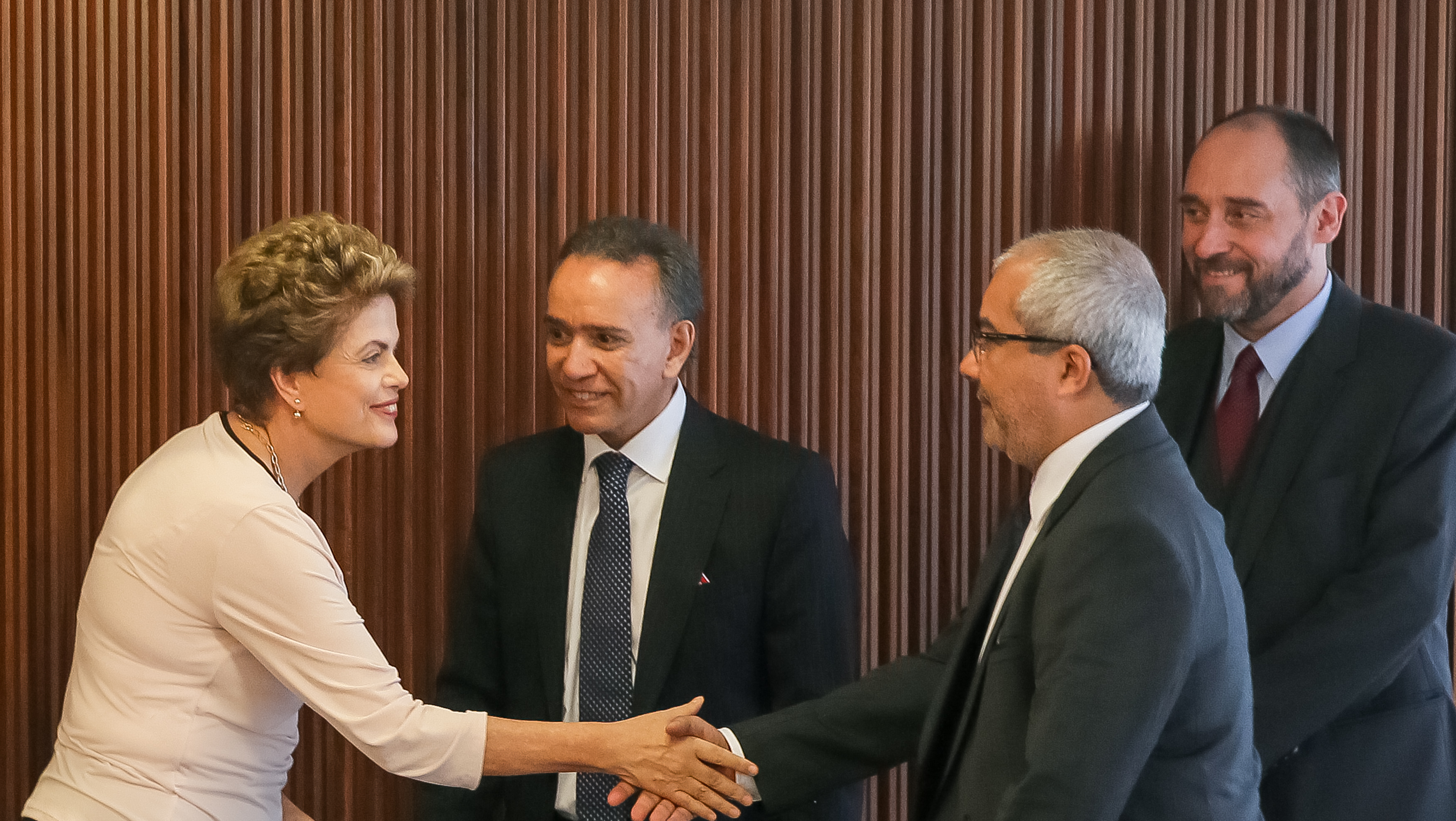  Presidenta Dilma Rousseff recebe parecer dos juristas Juarez Tavares e Geraldo Prado e durante reunião com juristas no Palácio do Planalto. Brasília-DF, 07/12/2015