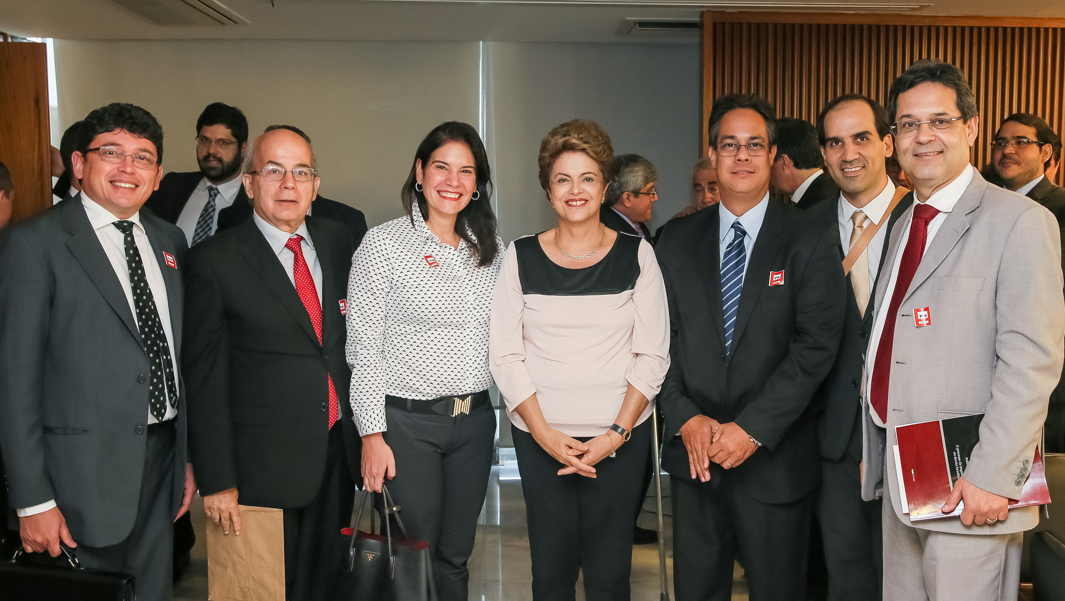 Presidenta Dilma Rousseff posa para foto com juristas após reunião no Palácio do Planalto. Brasília-DF, 07/12/2015