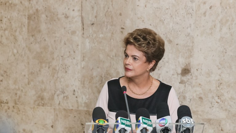 Presidenta Dilma Rousseff durante declaração à imprensa após reunião com juristas no Palácio do Planalto. Brasília-DF, 07/12/2015