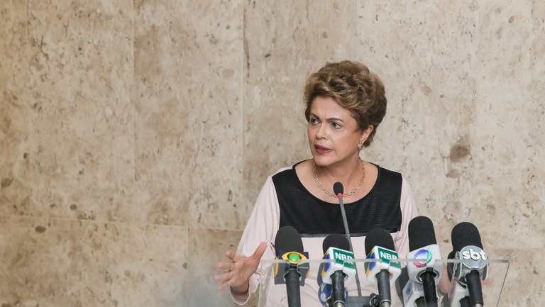  Presidenta Dilma Rousseff durante declaração à imprensa após reunião com juristas no Palácio do Planalto. Brasília-DF, 07/12/2015  