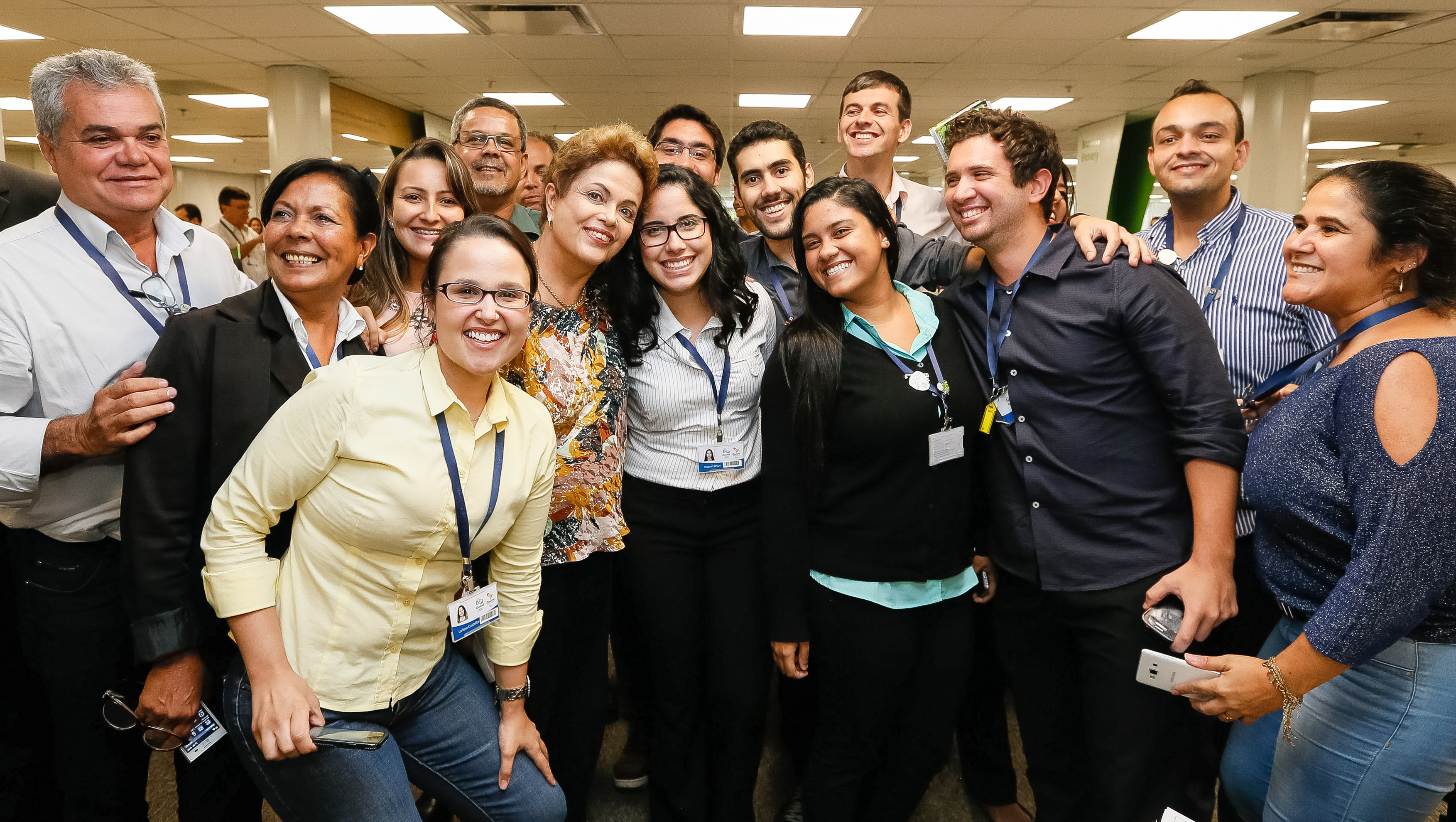 Presidenta Dilma Rousseff posa para foto durante visita à Sede do Comitê Organizador dos Jogos Olímpicos e Paralímpicos Rio 2016. Rio de Janeiro-RJ, 12/05/2015