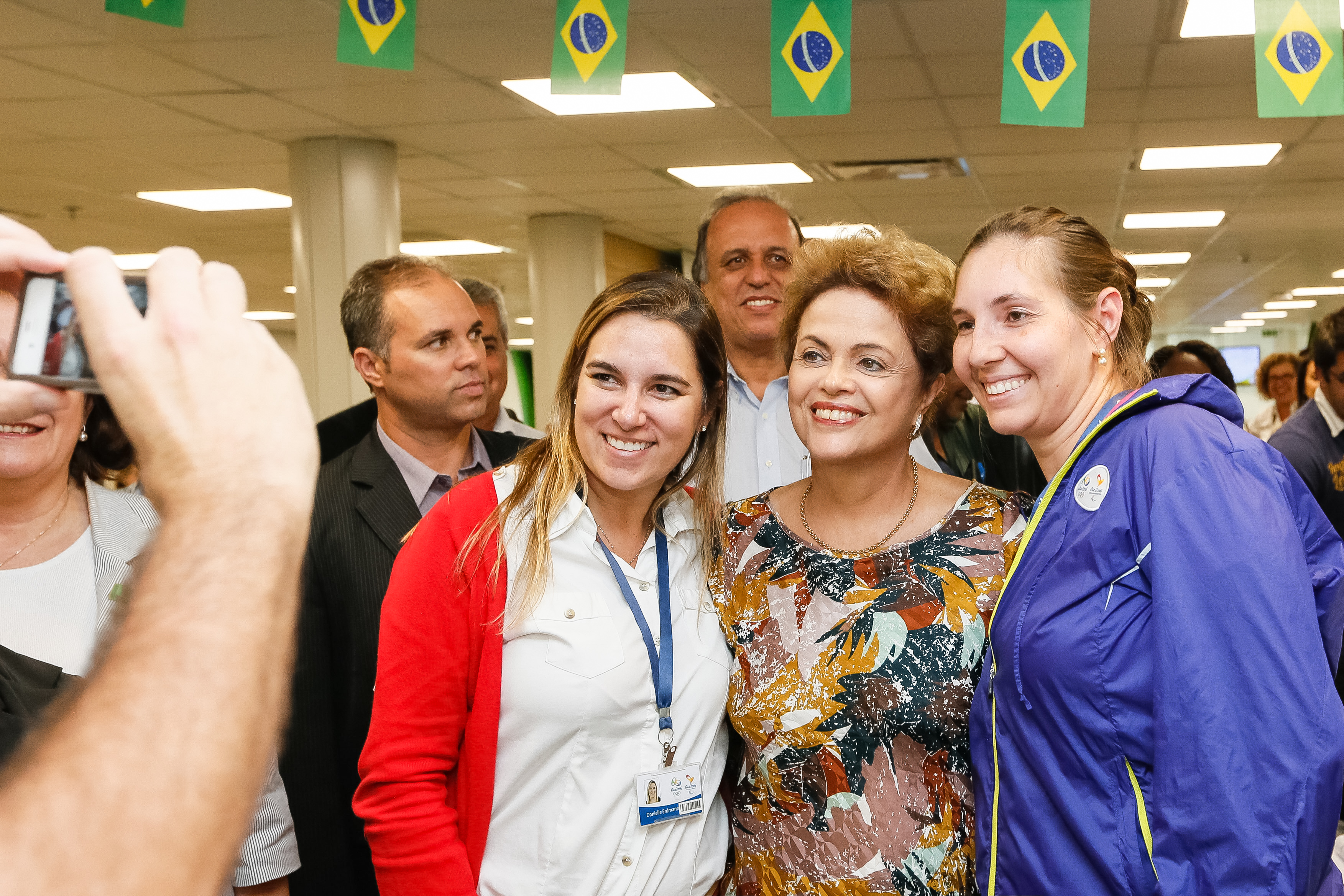  Presidenta Dilma Rousseff posa para foto durante visita à Sede do Comitê Organizador dos Jogos Olímpicos e Paralímpicos Rio 2016. Rio de Janeiro-RJ, 12/05/2015