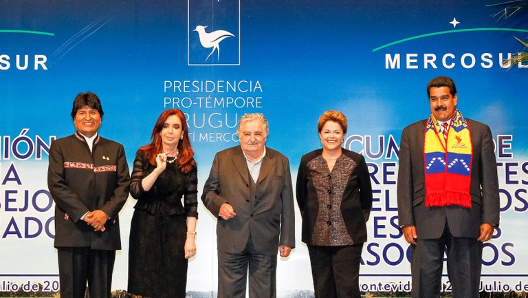 Presidenta Dilma Rousseff posa para foto oficial durante Cúpula dos Estados Parte e Estados Associados  do Mercosul e convidados especiais. Montevidéu - Uruguai, 12/07/2013