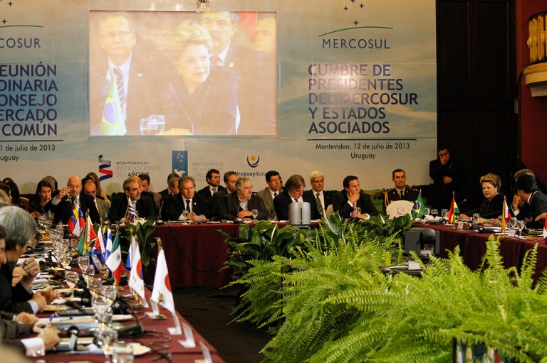 Presidenta Dilma Rousseff participa da reunião de Cúpula dos Estados Parte e Estados Associados  do Mercosul e convidados especiais.  Montevidéu - Uruguai, 12/07/2013