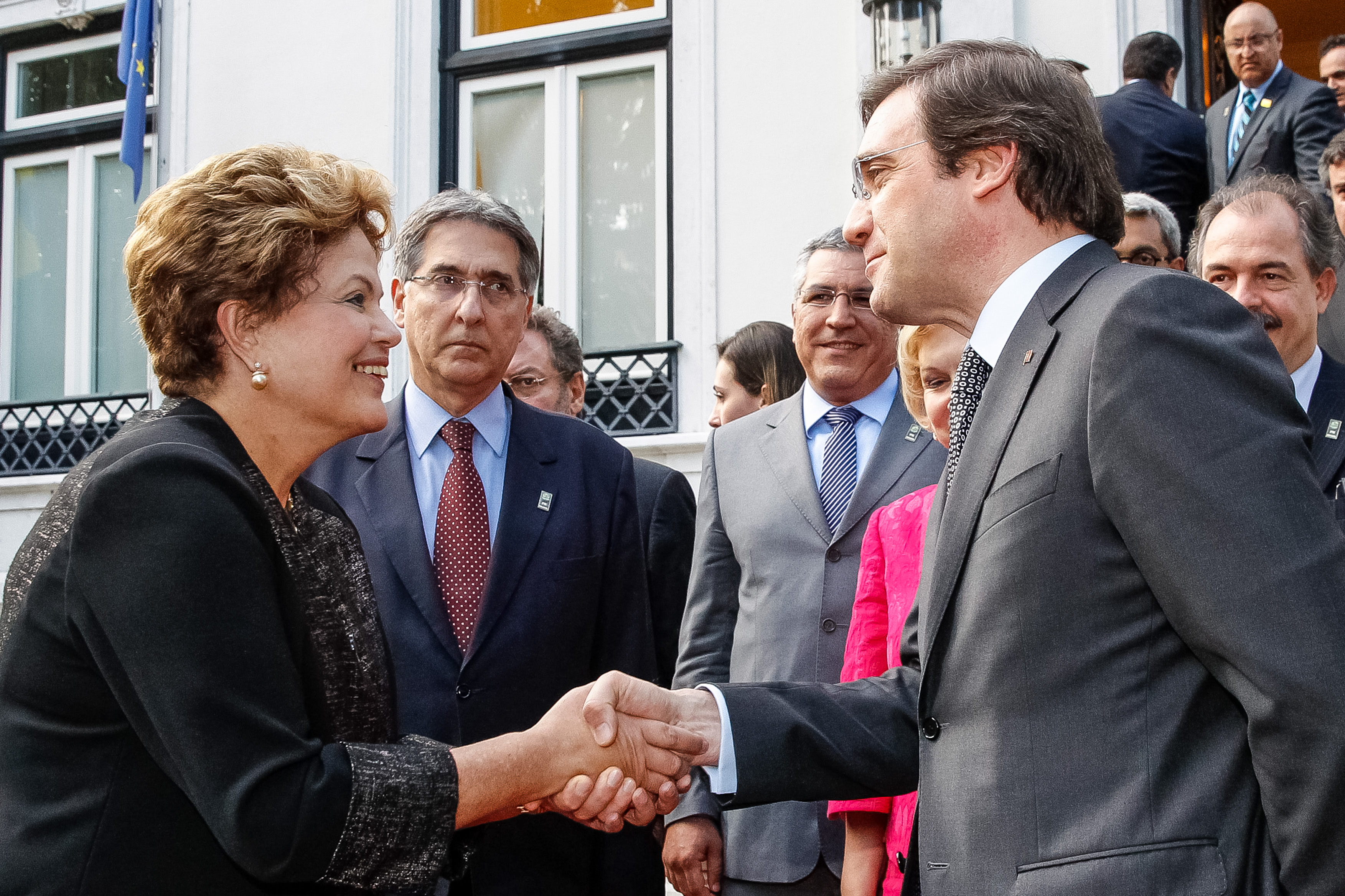 Presidenta Dilma Rousseff cumprimenta o Primeiro-Ministro de Portugal, Pedro Passos Coelho após reunião de trabalho. Lisboa - Portugal, 10/06/2013