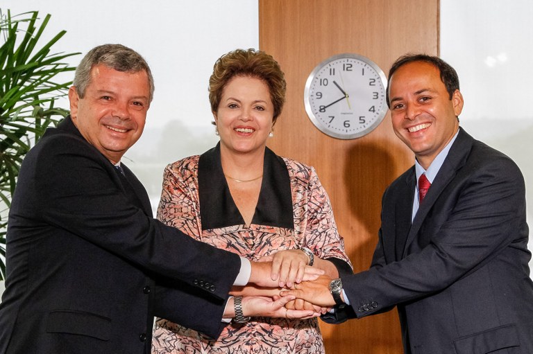 Presidenta Dilma Rousseff recebe Rodrigo Neves, prefeito eleito de Niterói - RJ e o vice-prefeito Axel Grael. Brasília - DF, 01/11/2012